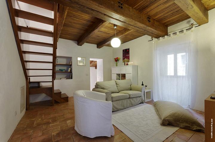 /assets/uploads/real_estate_italy/real_estate_italy_livingroom_01.jpg